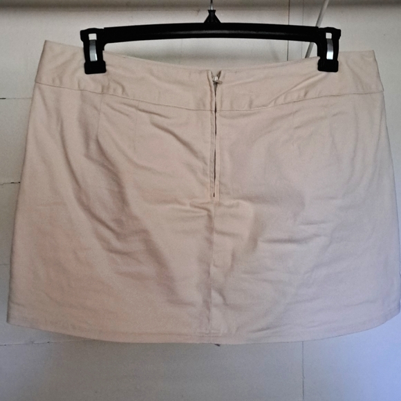Size 17 tan skort - Picture 3 of 5